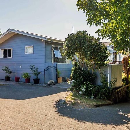 B, D & D Bed And Breakfast Taupo Exterior photo